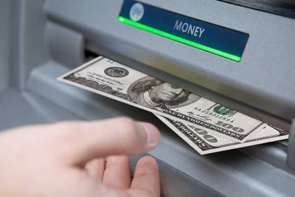 (ВИДЕО) В Ташкенте заработал первый банкомат с функцией обмена валюты