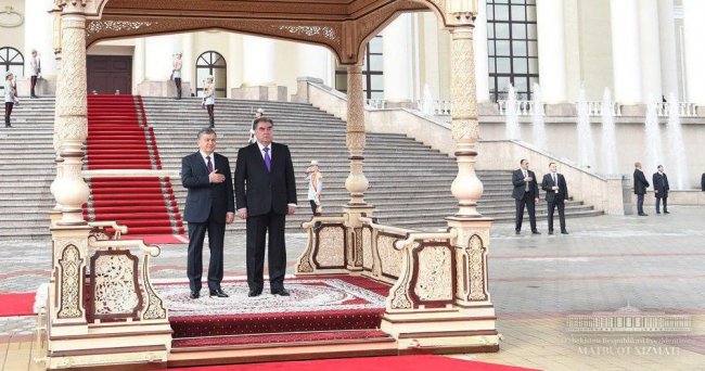 В Душанбе состоялась грандиозная церемония встречи Шавката Мирзиёева (фото)