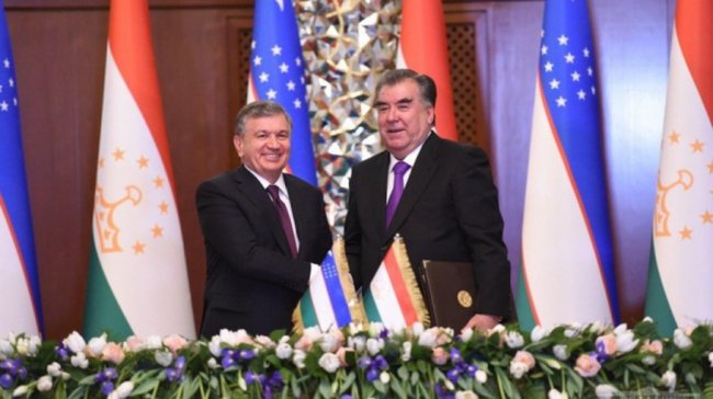 Что подарил Мирзиёев Президенту Таджикистана?