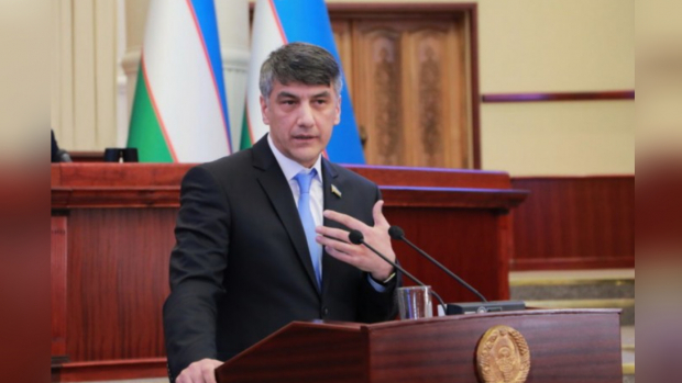 Алишер Кадыров предложил обязать граждан обращаться в государственные учреждения исключительно на узбекском языке