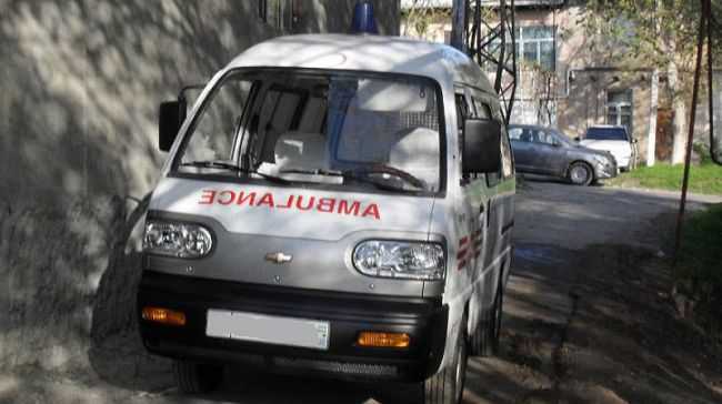 В Ташобласти школьница случайно повесилась на дереве