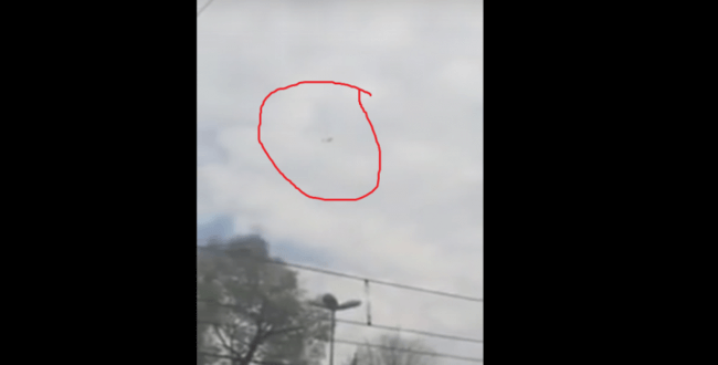 Узбеки сняли на видео загоревшийся в небе самолет, который медленно падал на землю (ВИДЕО)