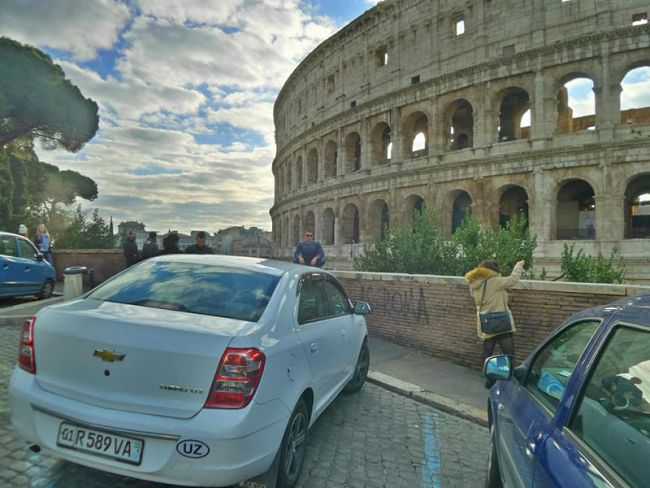 Супружеская пара из Узбекистана добралась до Рима на  автомобиле марки "Cobalt"