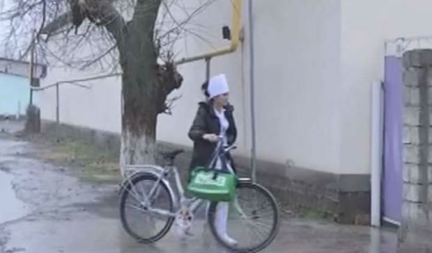 Медсестры Узбекистана ездят на велосипеде (Видео)