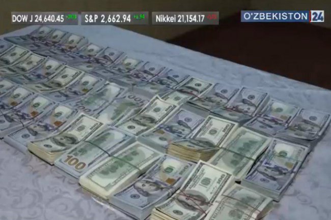 В сети появилось видео неизвестного мужчины из Узбекистана, который бросил сумку с $573 тыс.