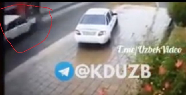 Страшное ДТП. Грузовой автомобиль на огромной скорости врезался в "Жигули" (видео 18+)