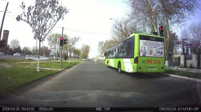 В Ташкенте водитель автобуса вызвал ненависть у пользователей социальных сетей (видео)