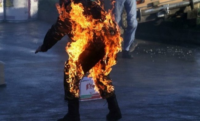 В Ташкентской области мужчина облил себя бензином и поджёг