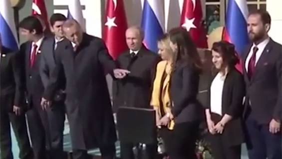Эрдоган увел девушку у Путина и сделал идеальное фото (видео)