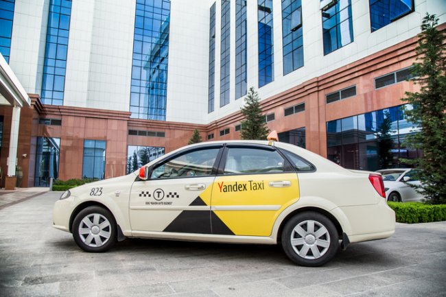 Сколько граждан воспользовались услугой «Яндекс.Такси» в первые дни?