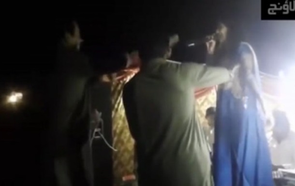 В Пакистане беременную певицу застрелили за то, что она отказалась танцевать (видео 18+)