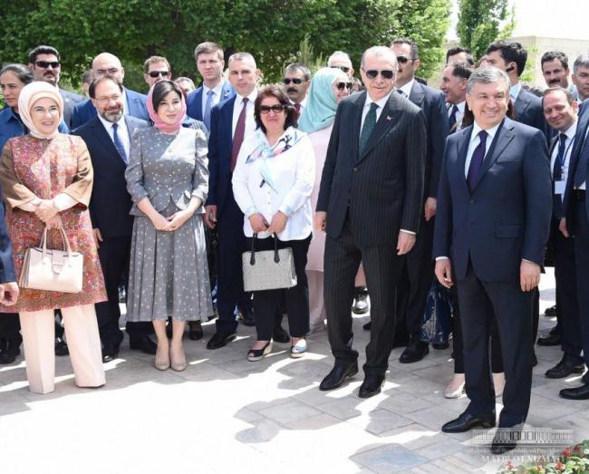 Президенты и Первые леди посетили мавзолей Бахоуддина Накшбанда (фото) 