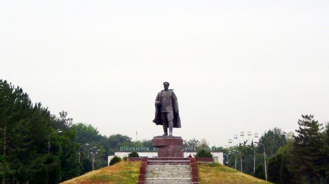 Памятник Сабира Рахимова спустя 7 лет вернут в Алмазарский район