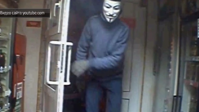Неизвестные в масках ворвались в дом крупного бизнесмена, избив его совершили кражу