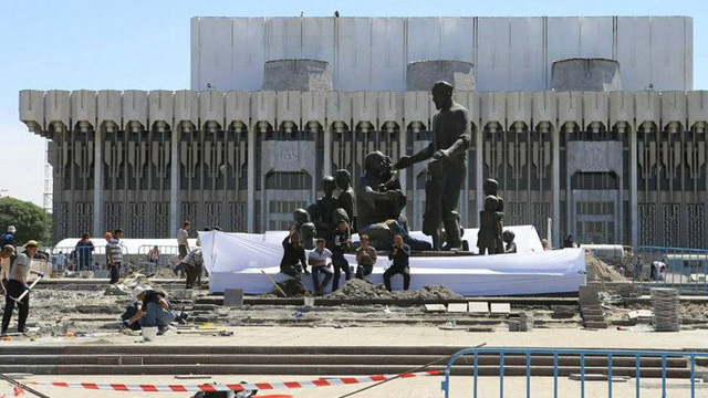 Мирзиёев примет участие в открытии памятника семье Шомахмудовых