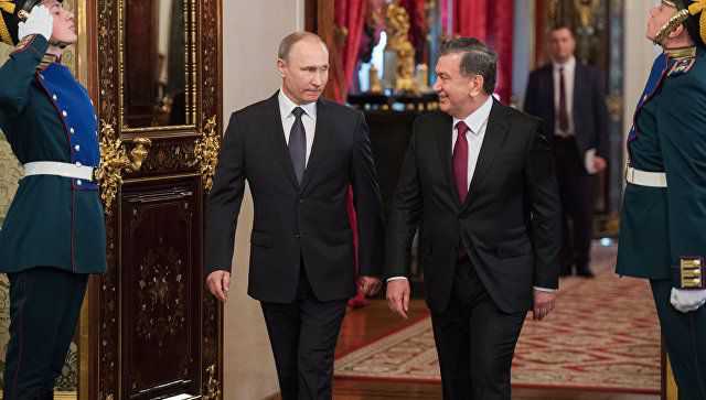 Владимир Путин поздравил Шавката Мирзиёева с 9-мая