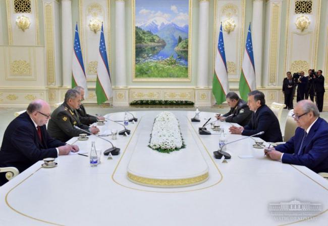 Мирзиёев принял министра обороны Российской Федерации Сергея Шойгу