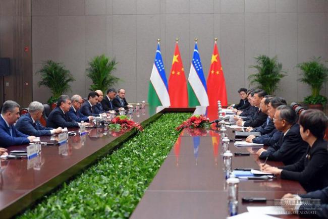 Президент Узбекистана провел встречу с главой Китая