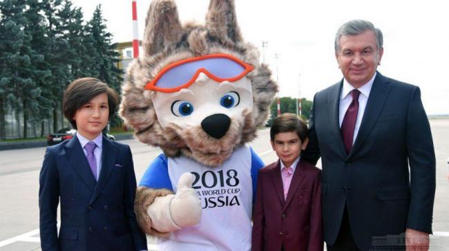 Мирзиёев вместе с сыном и внуком прибыли в Москву