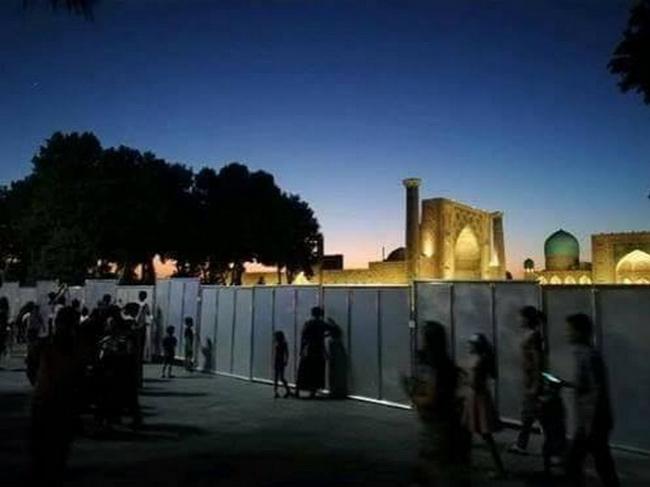 Площадь Регистан оградили стеной (видео)