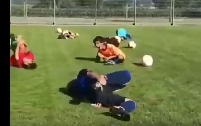 Неймар вдохновил детей на массовые симуляции (видео)