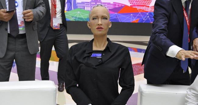 Мирзиёев познакомился со знаменитым роботом по имени София, которая обещала уничтожить человечество