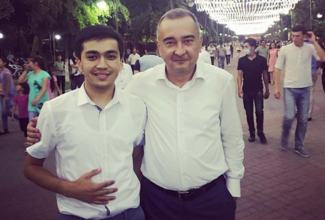 Парень из Ташкента похвастался фотографией с хокимом столицы Артыкходжаевым