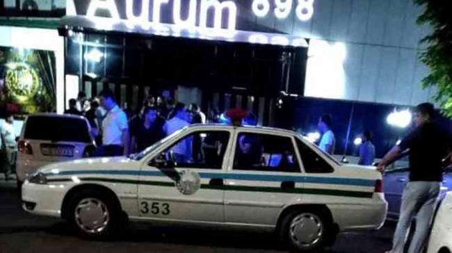 Момент смертельной драки у входа в клуб «Аурум 898» попал на камеру видеонаблюдения (видео 18+)