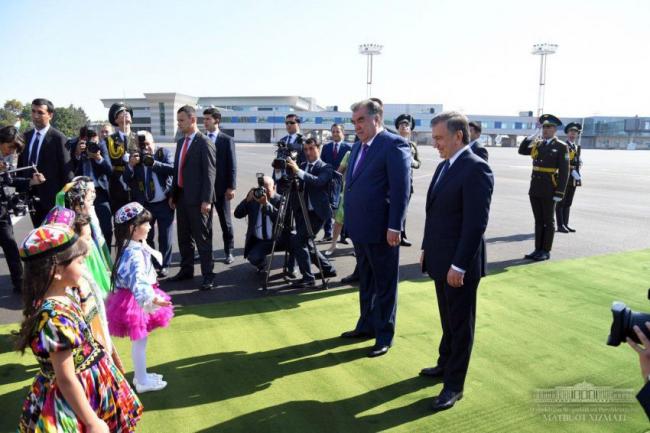Президент Таджикистана Эмомали Рахмон прибыл в Узбекистан