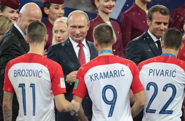 Футболист сборной Хорватии объяснил, почему он не пожал Путину руку во время церемонии награждения ЧМ-2018
