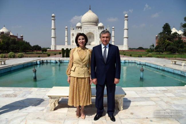 Мирзиёев вместе со своей супругой посетил комплекс Тадж-Махал