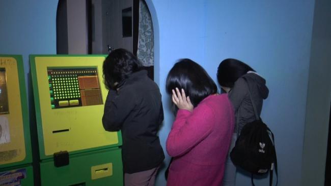 Восьмерых девушек из Узбекистана заставляли заниматься проституцией в Астане