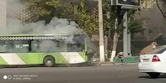 Фото: В Ташкенте загорелся очередной пассажирский автобус