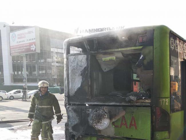 Опубликовано видео возгорания пассажирского автобуса в Ташкенте