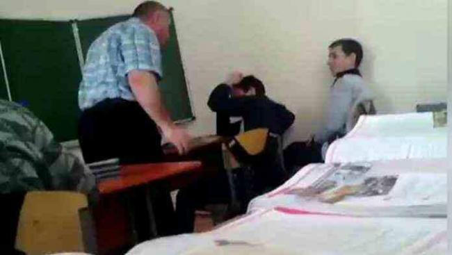 В Ташкенте учитель избил ученика за разговоры во время урока и отказ выйти к доске