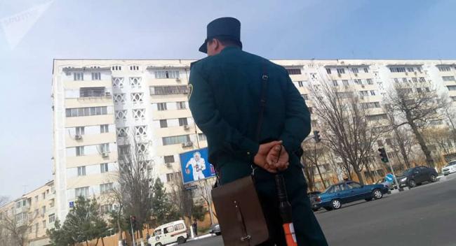В Узбекистане сотрудникам ГАИ запретили отбирать права у водителей