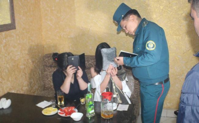 В Самарканде был оштрафован мужчина за то, что пришел в ночной клуб со школьницей