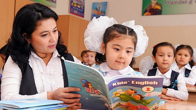 В Узбекистане учителей планируют освободить от принудительной подписки на газеты и журналы