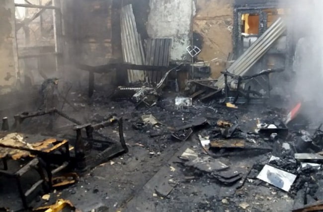 В Ташкенте в мебельном цеху произошел пожар. Есть пострадавшие