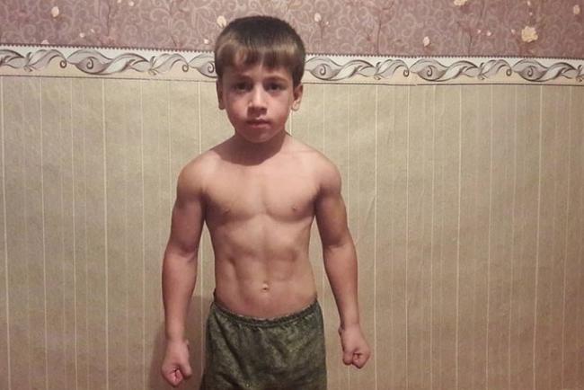 Видео: Пятилетний чеченец отжался 4105 раз