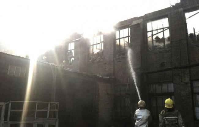 В Юнусабадском районе произошел крупный пожар