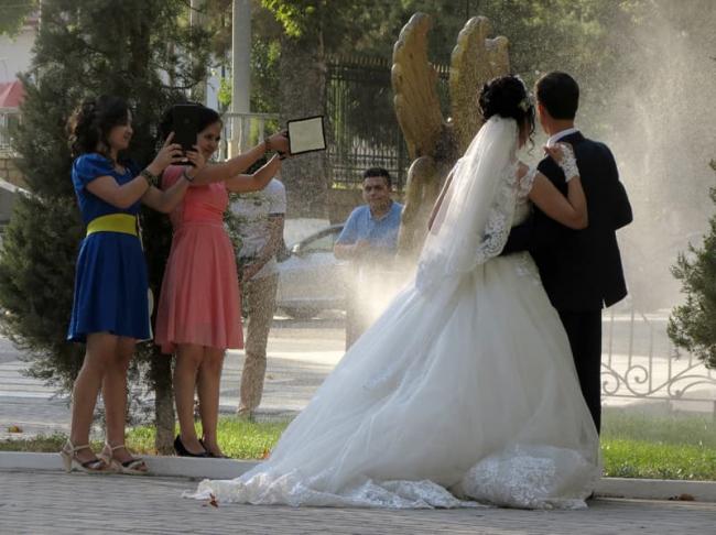 В Узбекистане могут изменить брачный возраст