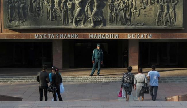 В Узбекистане правоохранителей возле метро все-таки решили оставить