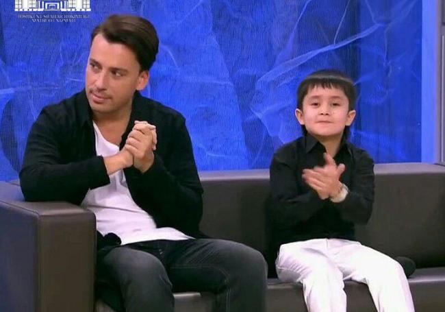 Школьник из Узбекистана стал звездой российского ТВ благодаря исполнению песен на 17 языках