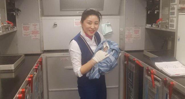 Узбекистанка родила ребенка в самолете, который направлялся по рейсу Пекин — Ташкент