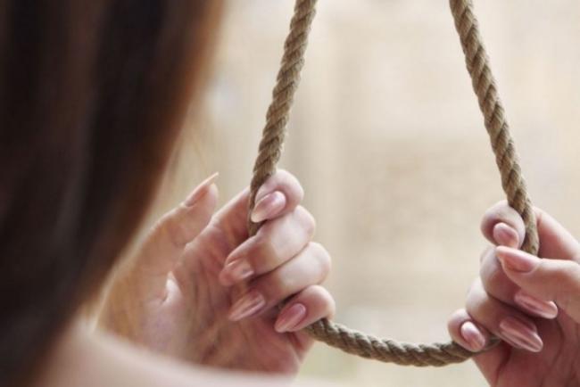В Намангане 16-летняя девушка совершила суицид