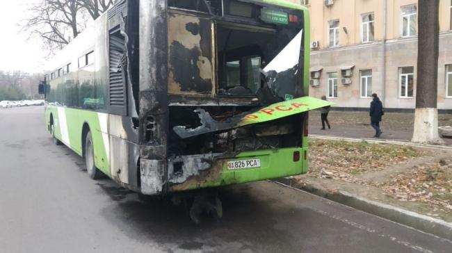 В Ташкенте загорелся очередной пассажирский автобус