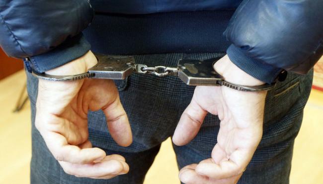 В Ташкентской области школьник в маске с ножом напал на женщину