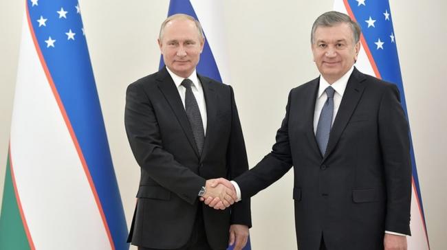 Президенты Узбекистана и России поздравили друг друга с наступающим праздником