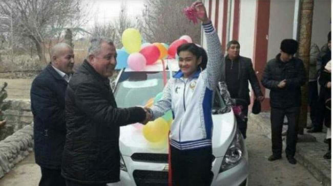 17-летняя самбистка получила Spark в подарок от Президента